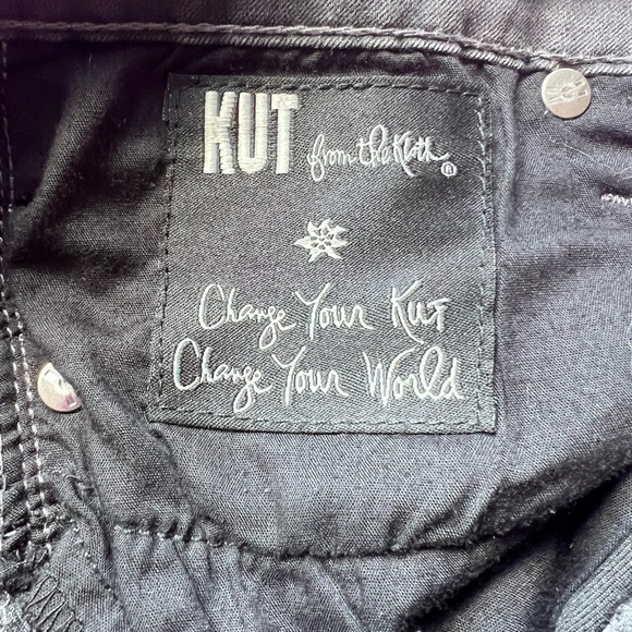 Kut from the Kloth Woman’s skinny jeans - Picture 3 of 9